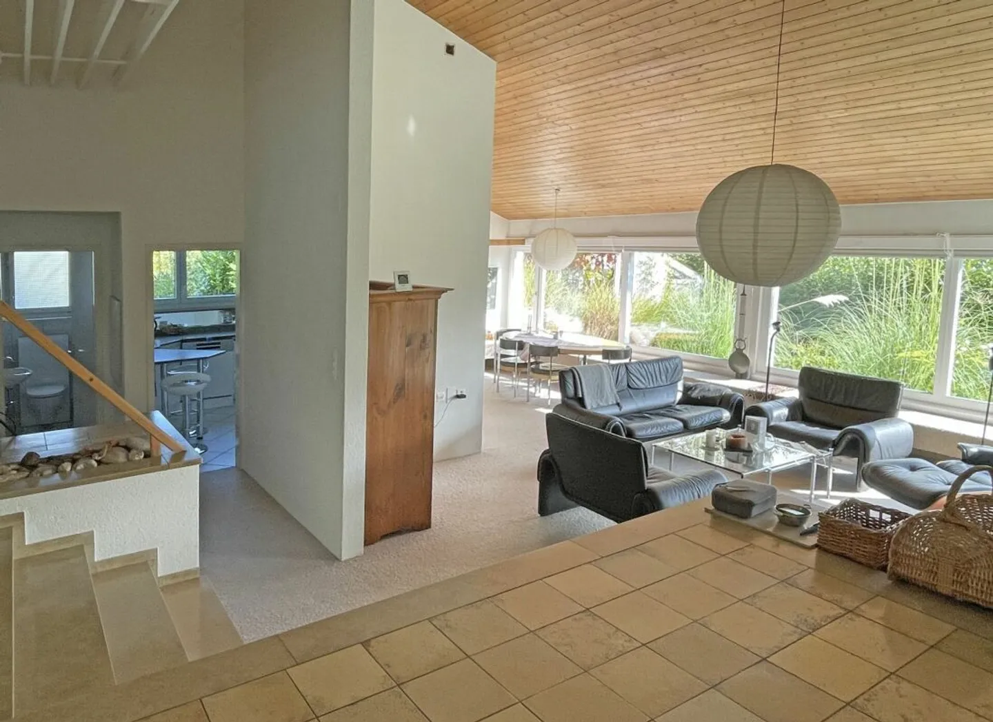 Ampio soggiorno in una posizione soleggiata - Foto 4 di 21