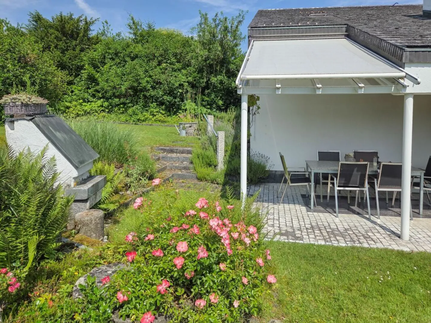 Ampio soggiorno in una posizione soleggiata - Foto 6 di 21