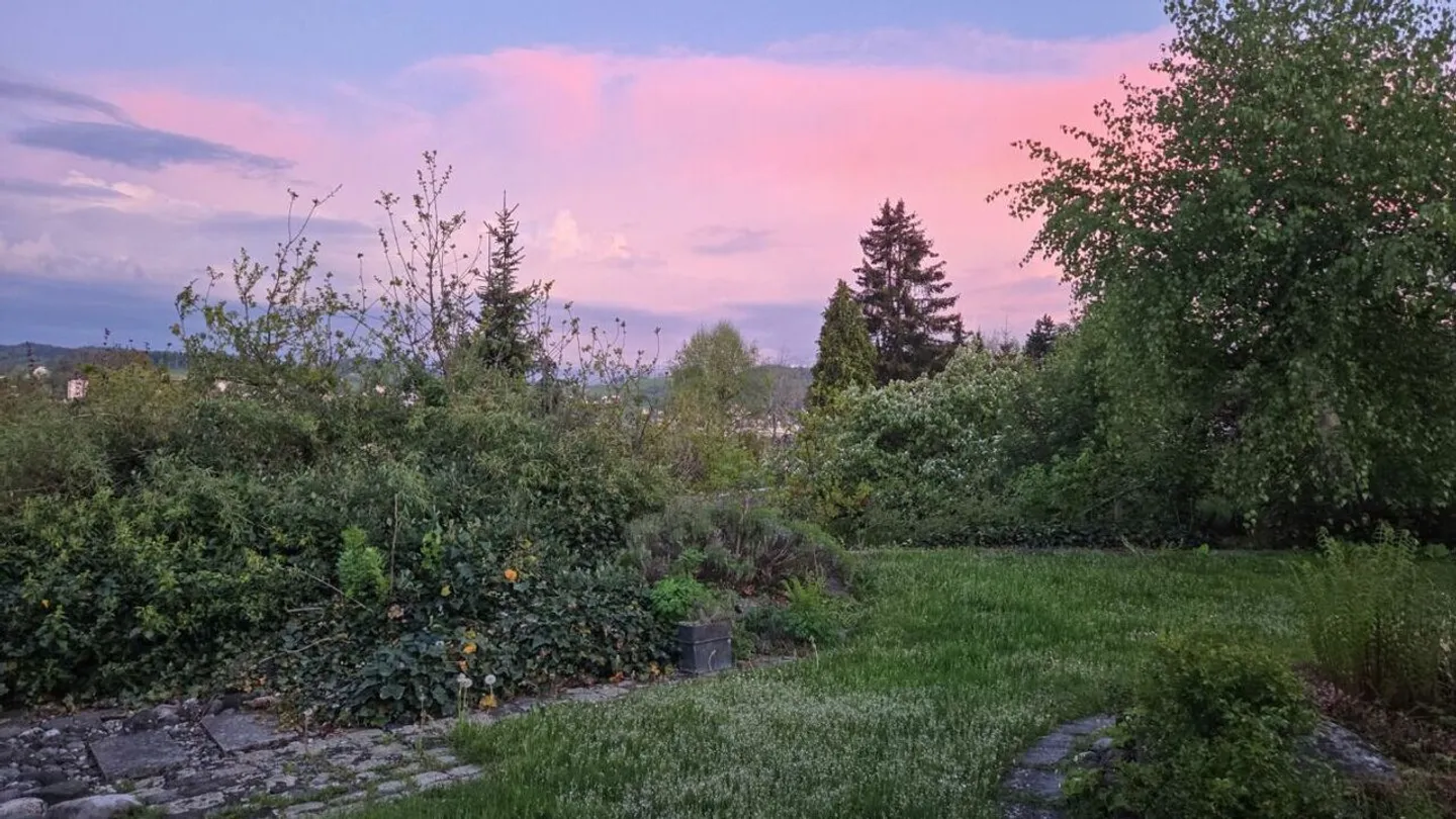 Ampio soggiorno in una posizione soleggiata - Foto 8 di 21