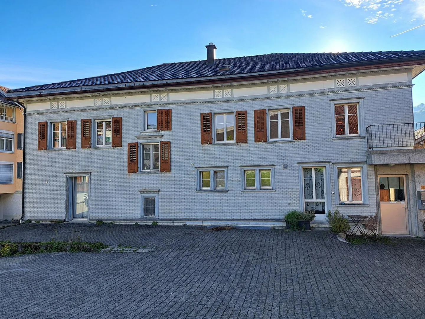 10-Zimmer-Haus mit bewilligtem Umbauprojekt in Mosnang - Foto 1 von 9
