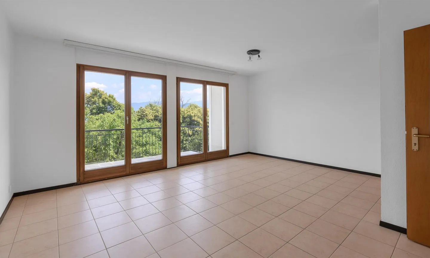 Mietwohnung mit 5.5 Zimmern und 2 Terrassen in Vernate - Foto 2 von 13