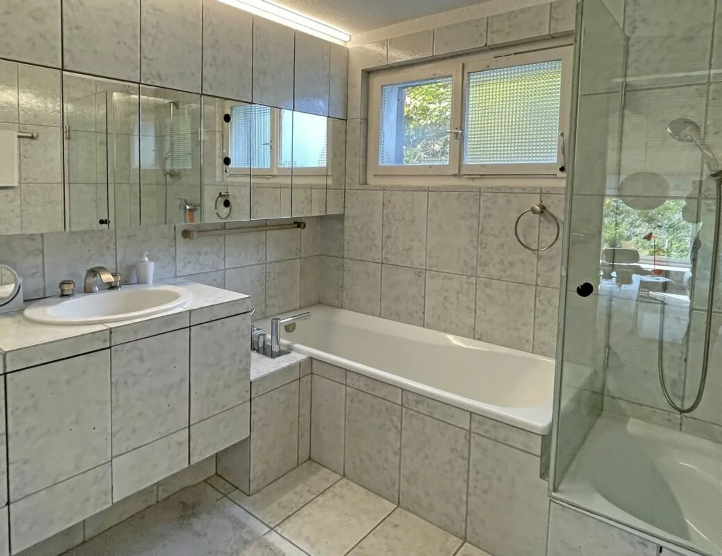 Ampio soggiorno in una posizione soleggiata - Foto 10 di 21