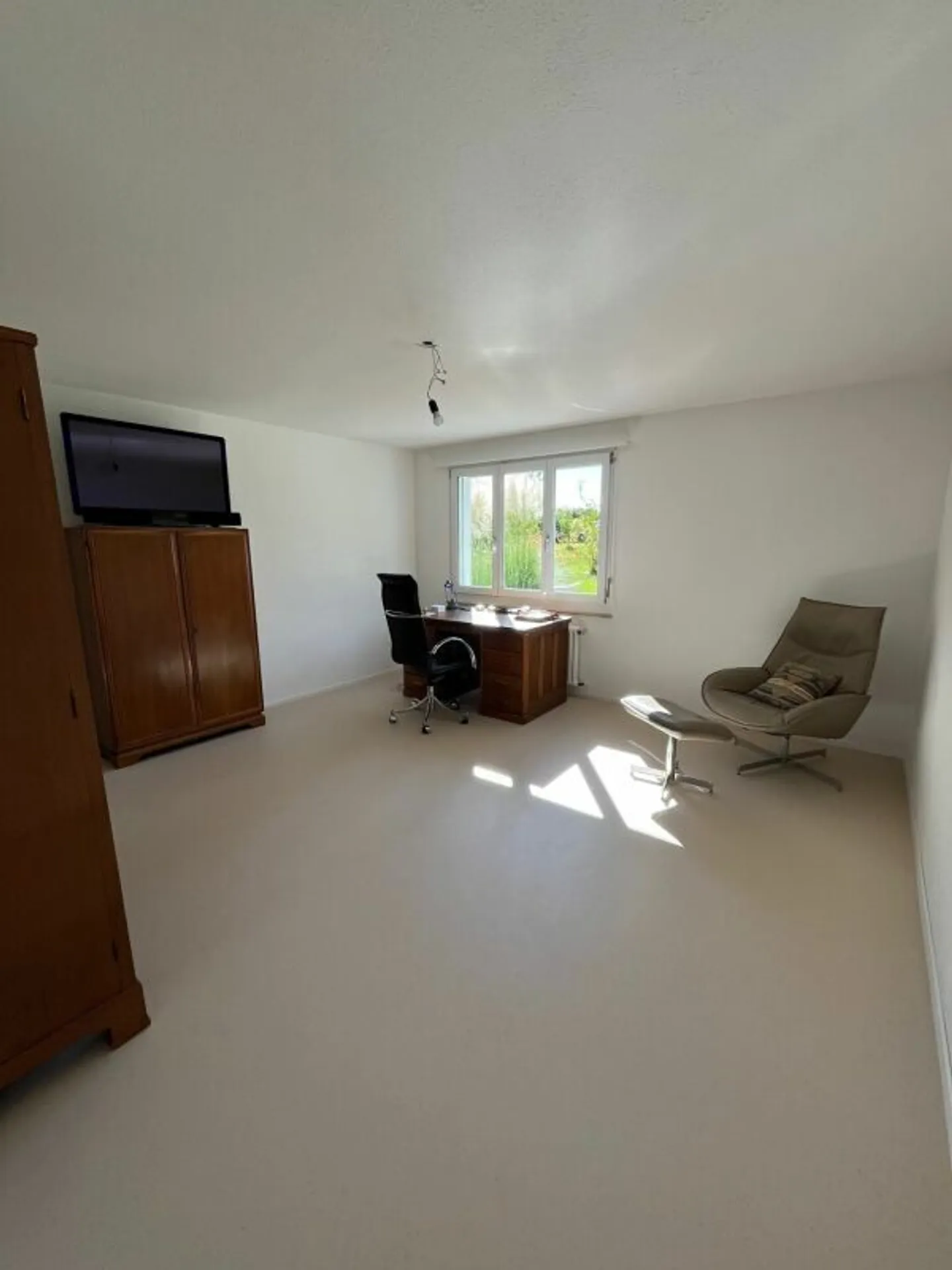 Ampio soggiorno in una posizione soleggiata - Foto 11 di 21