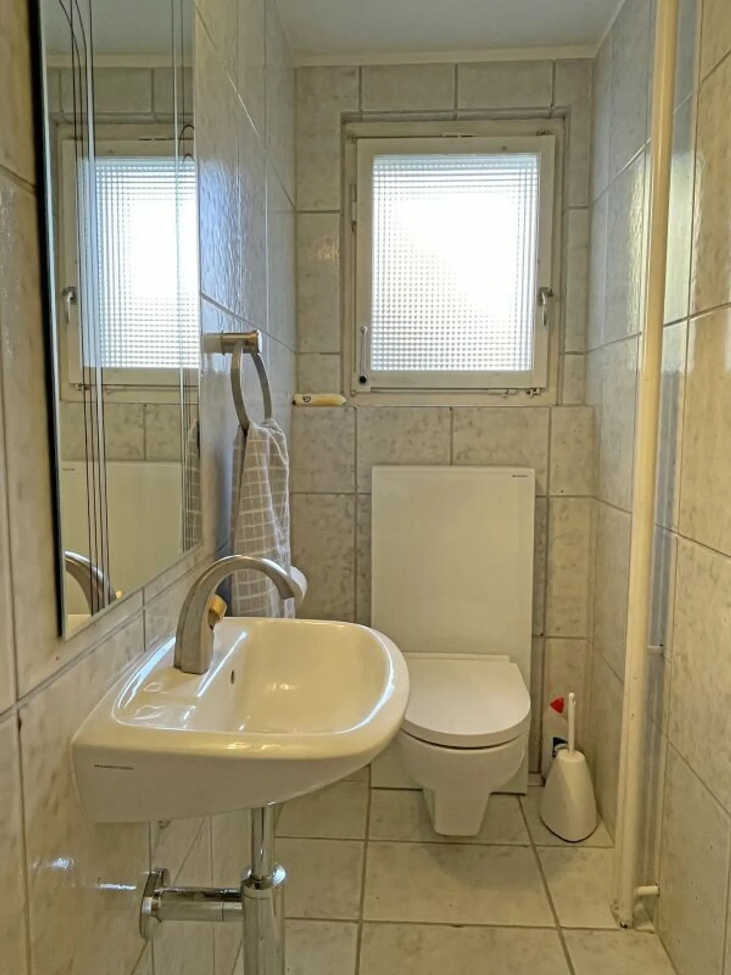 Ampio soggiorno in una posizione soleggiata - Foto 13 di 21