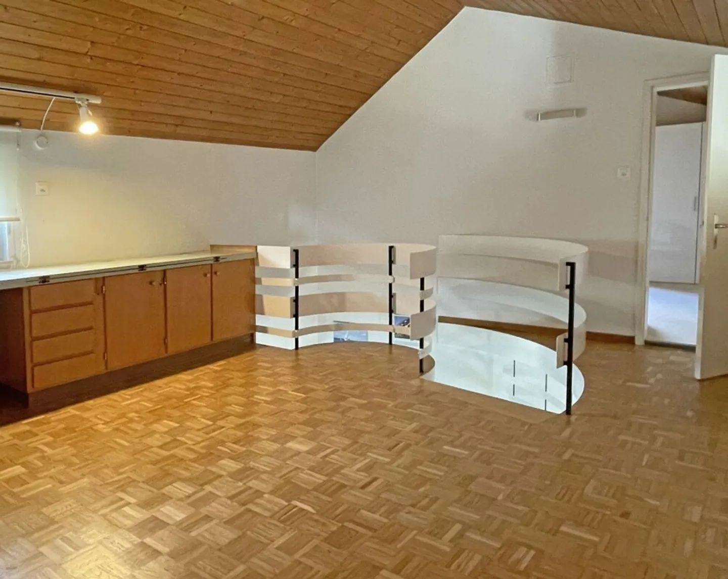 Ampio soggiorno in una posizione soleggiata - Foto 15 di 21