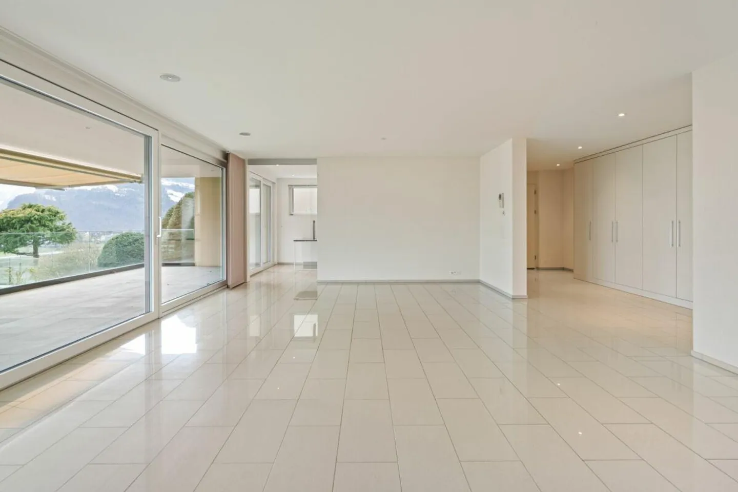 Appartement terrasse exclusif de 4,5 pièces avec belle vue - Photo 3 sur 30