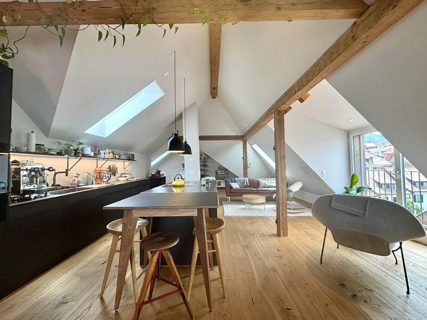 Appartement Duplex Spacieux dans le Beau Quartier de Mattenhof - Photo 1 sur 9