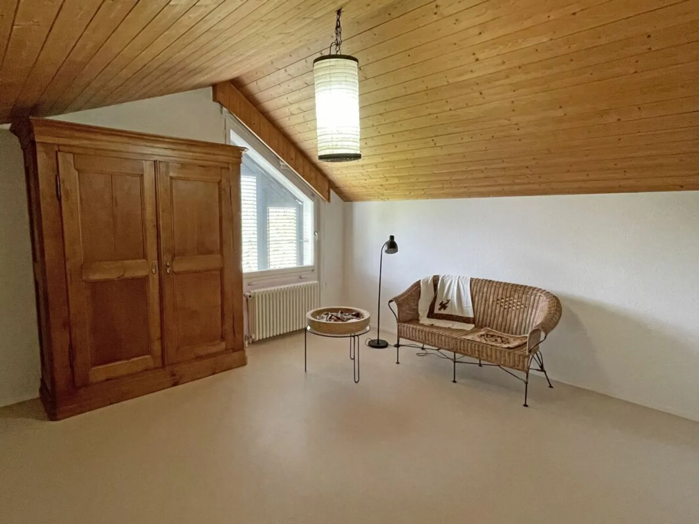 Ampio soggiorno in una posizione soleggiata - Foto 16 di 21