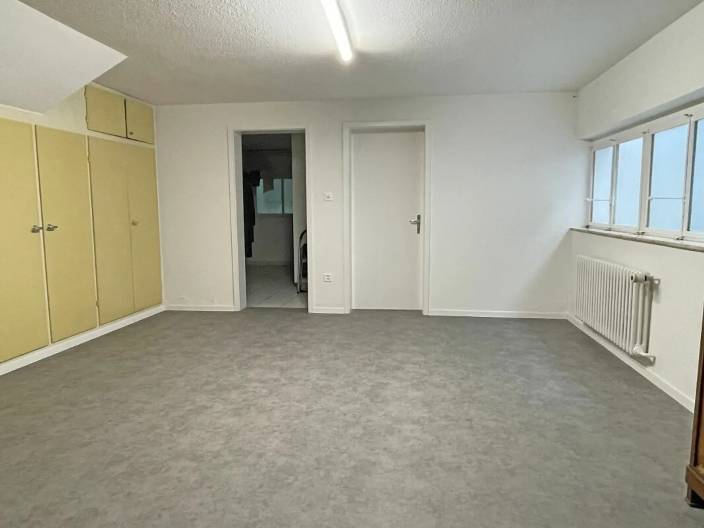 Ampio soggiorno in una posizione soleggiata - Foto 19 di 21