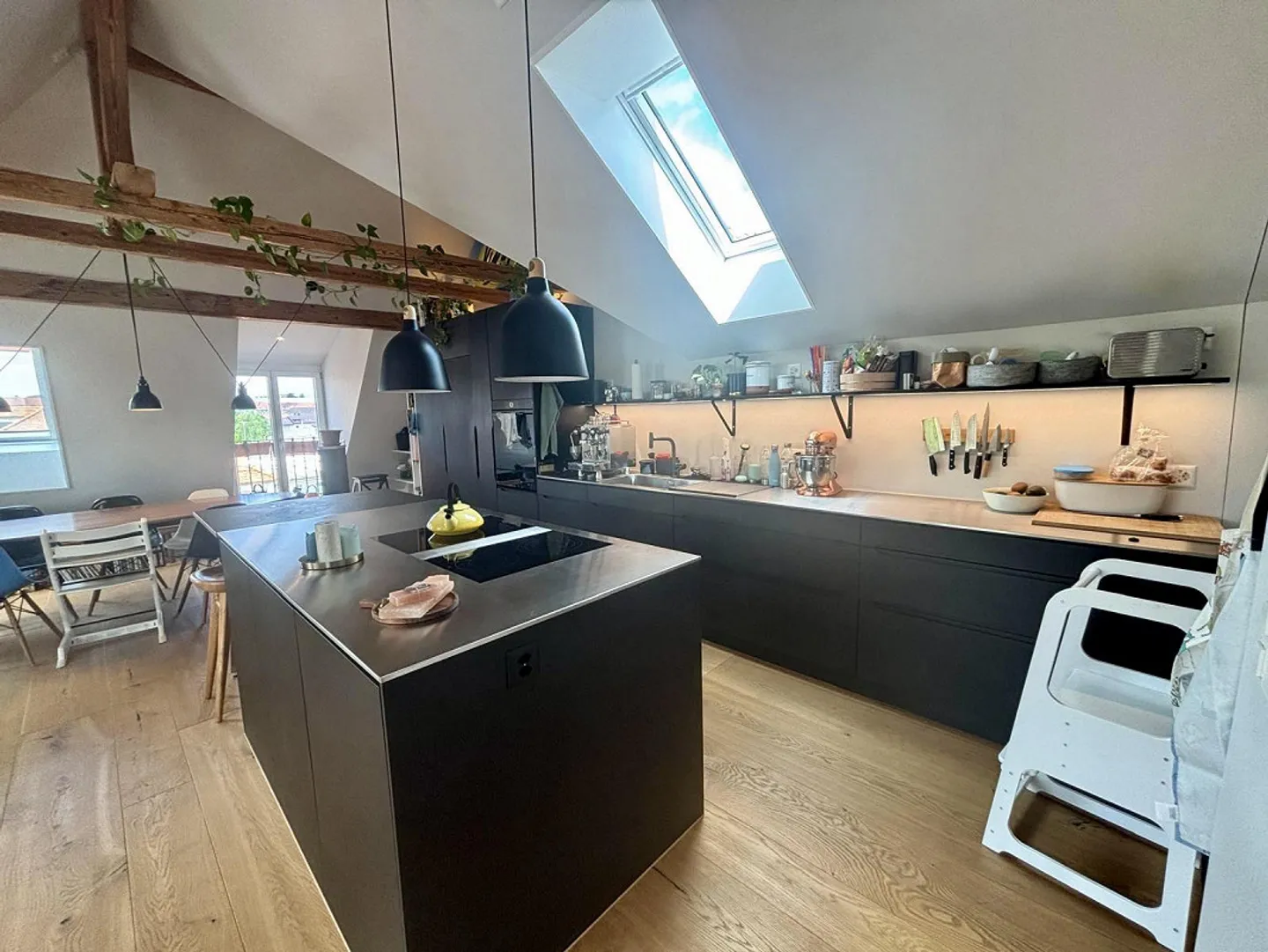 Appartement Duplex Spacieux dans le Beau Quartier de Mattenhof - Photo 3 sur 9