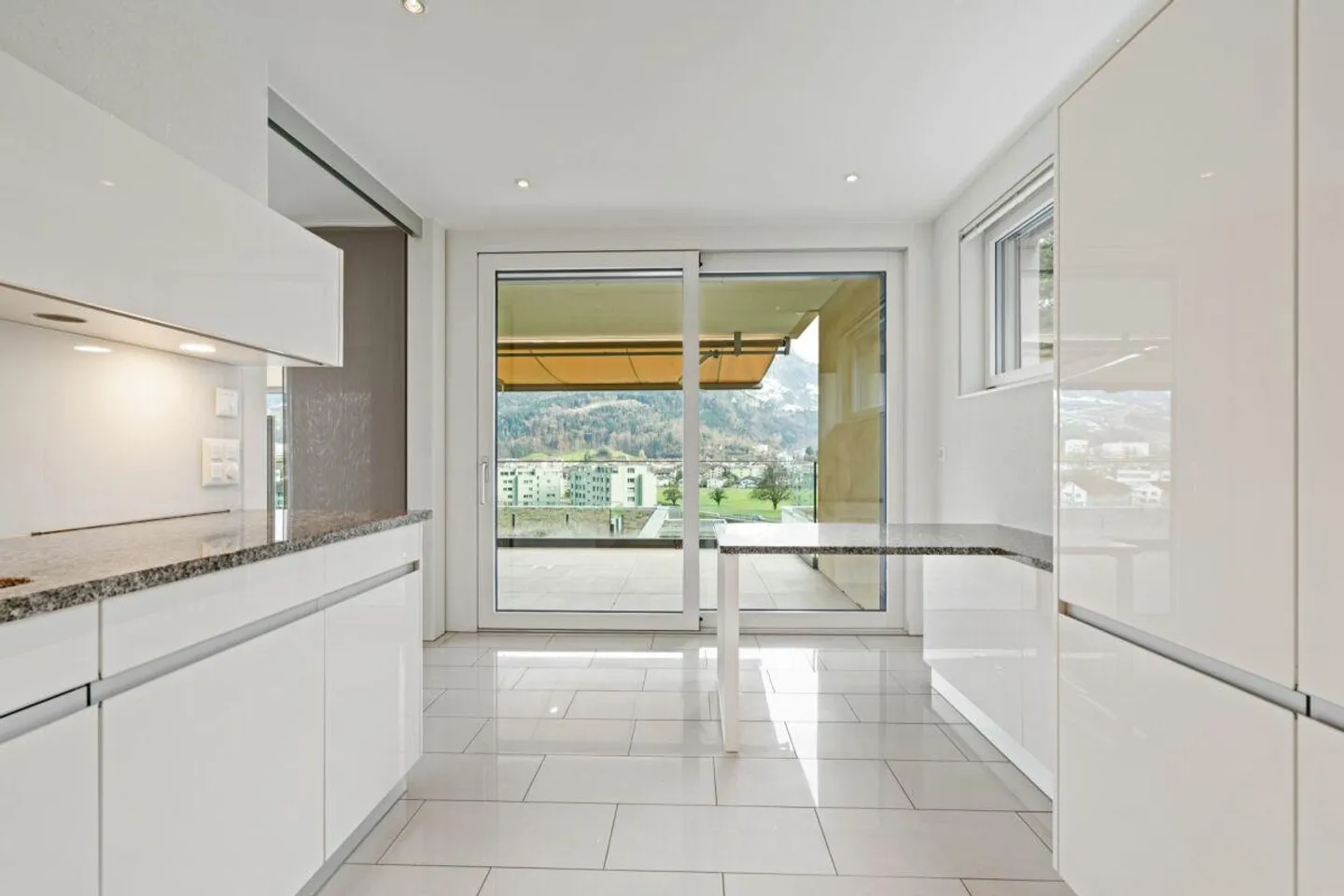 Appartement terrasse exclusif de 4,5 pièces avec belle vue - Photo 10 sur 30