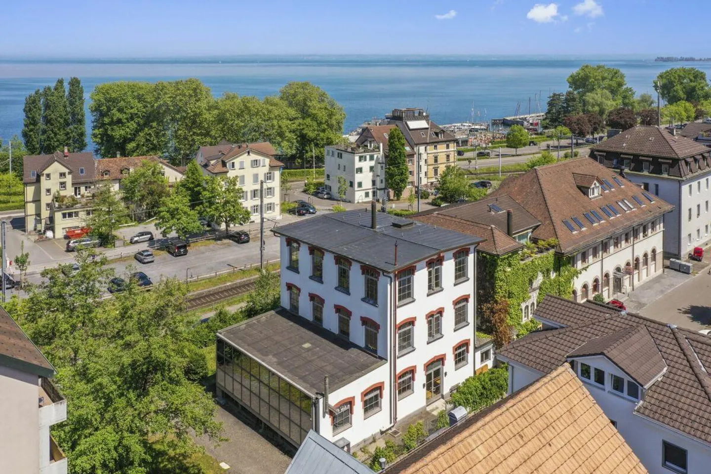 Loft historique unique avec vue sur le lac et beaucoup d'espace pour... - Photo 1 sur 30