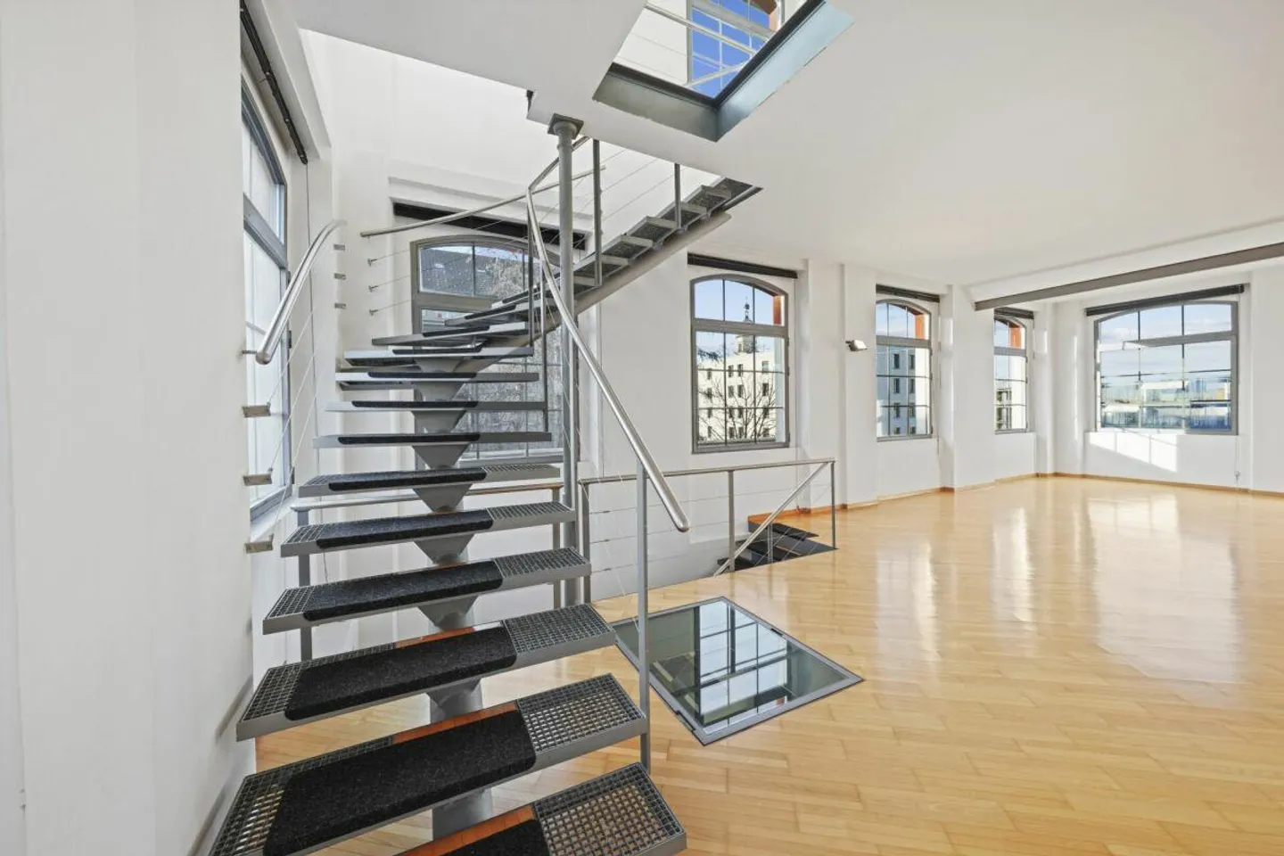 Loft historique unique avec vue sur le lac et beaucoup d'espace pour... - Photo 7 sur 30