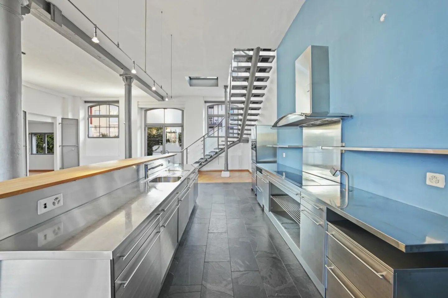 Loft historique unique avec vue sur le lac et beaucoup d'espace pour... - Photo 16 sur 30