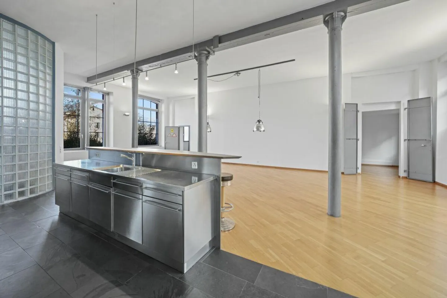 Loft historique unique avec vue sur le lac et beaucoup d'espace pour... - Photo 12 sur 30