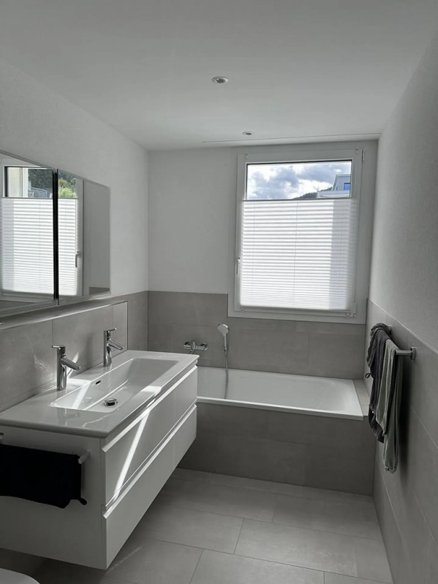 Modern apartment with great view - Photo 5 of 12