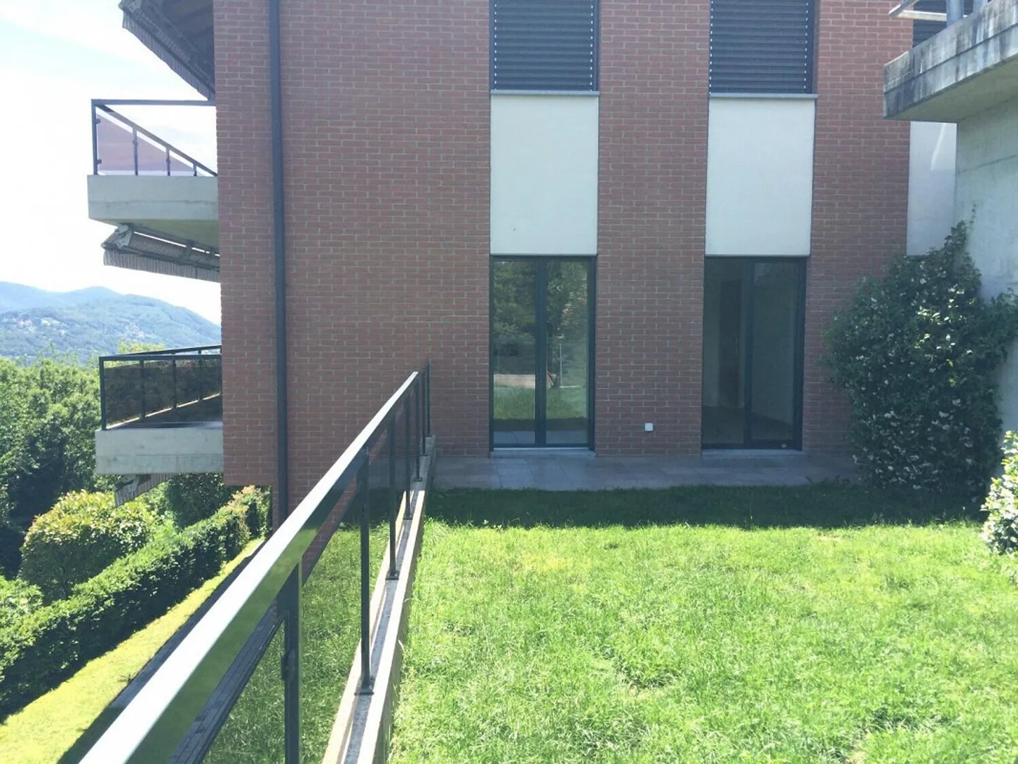 À LOUER 3.5 PIÈCES AVEC JARDIN VUE SUR LE LAC À BOSCO LUGANESE - Photo 5 sur 10