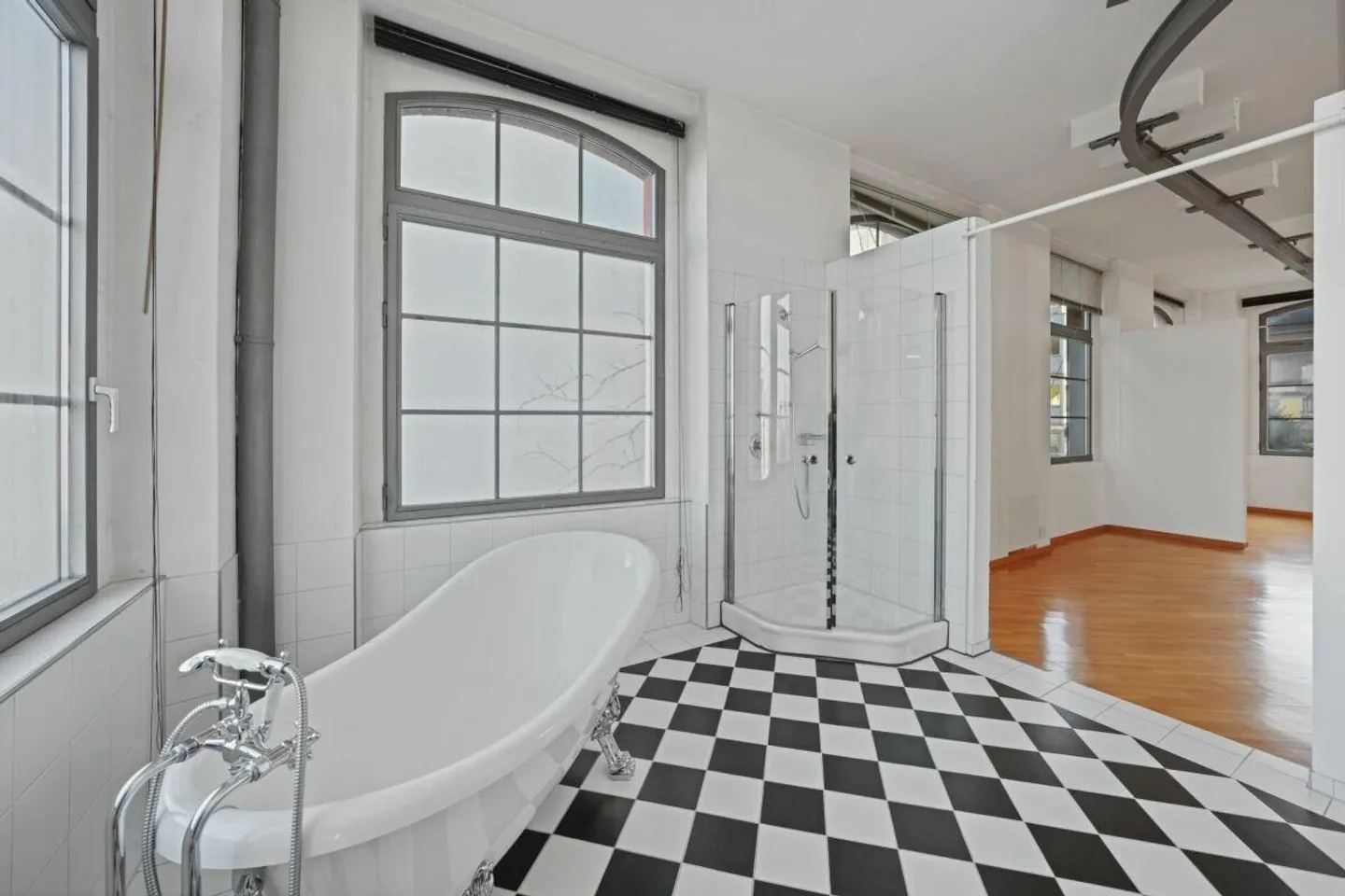 Loft historique unique avec vue sur le lac et beaucoup d'espace pour... - Photo 25 sur 30