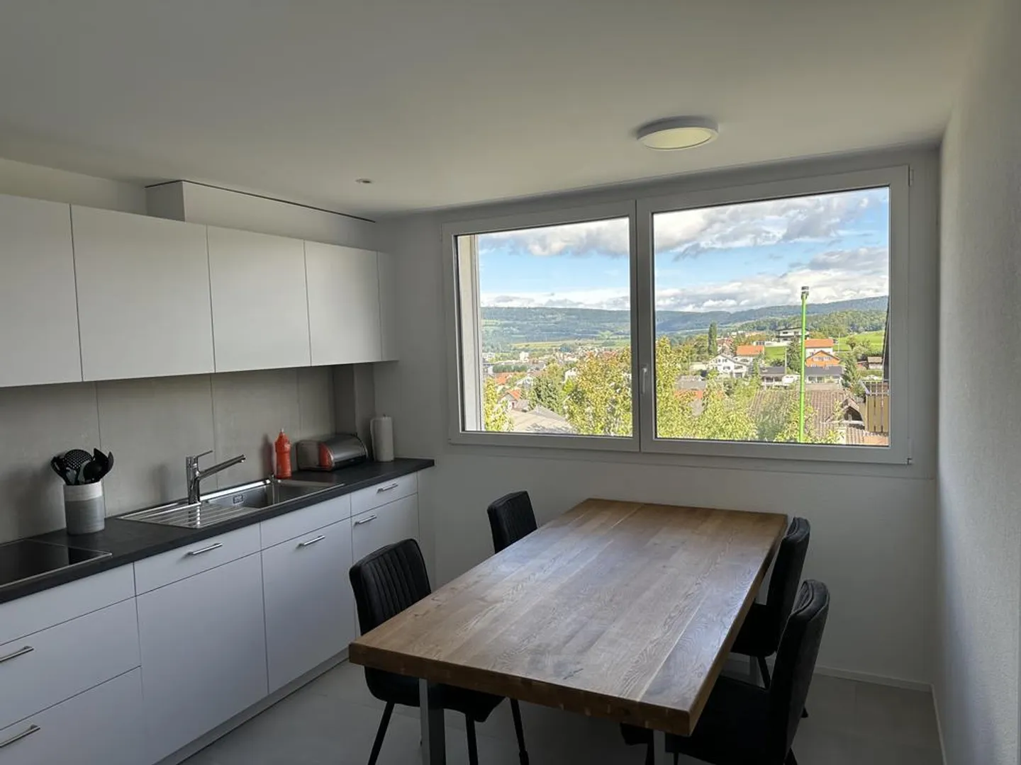 Modern apartment with great view - Photo 8 of 12