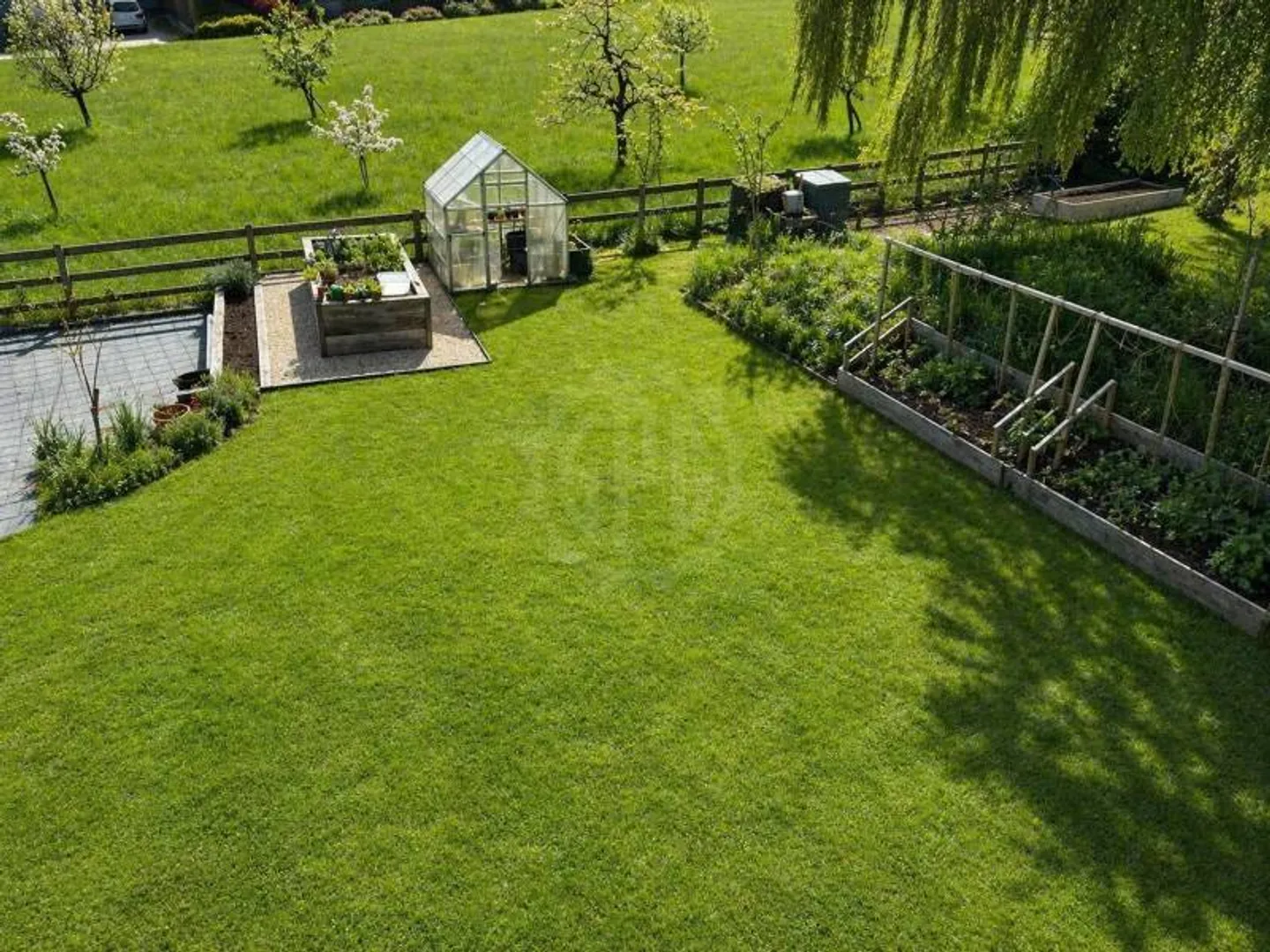 Moderne Villa mit Garten - Foto 5 von 12