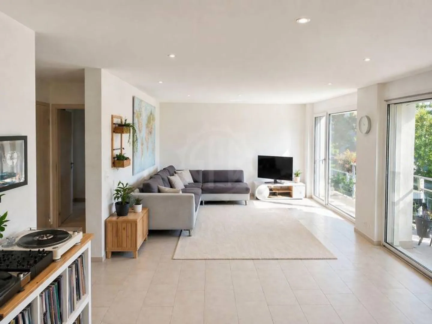 Moderne Villa mit Garten - Foto 2 von 12