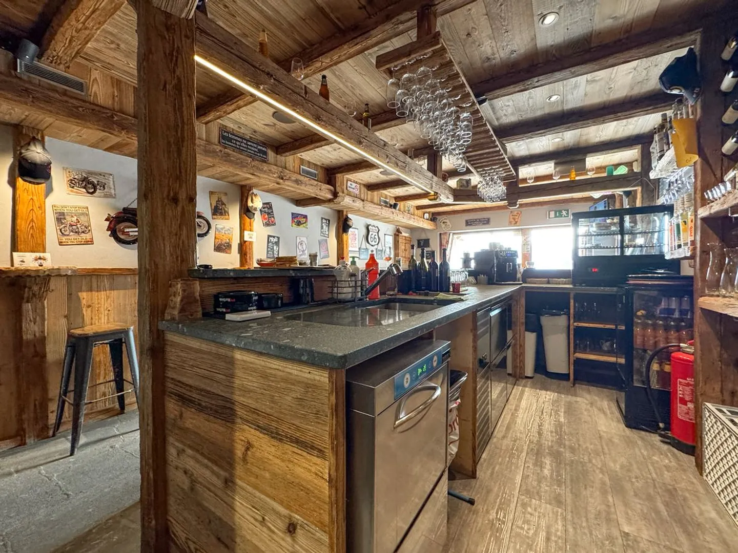 Charming bar and small catering business for sale. - Photo 2 of 10
