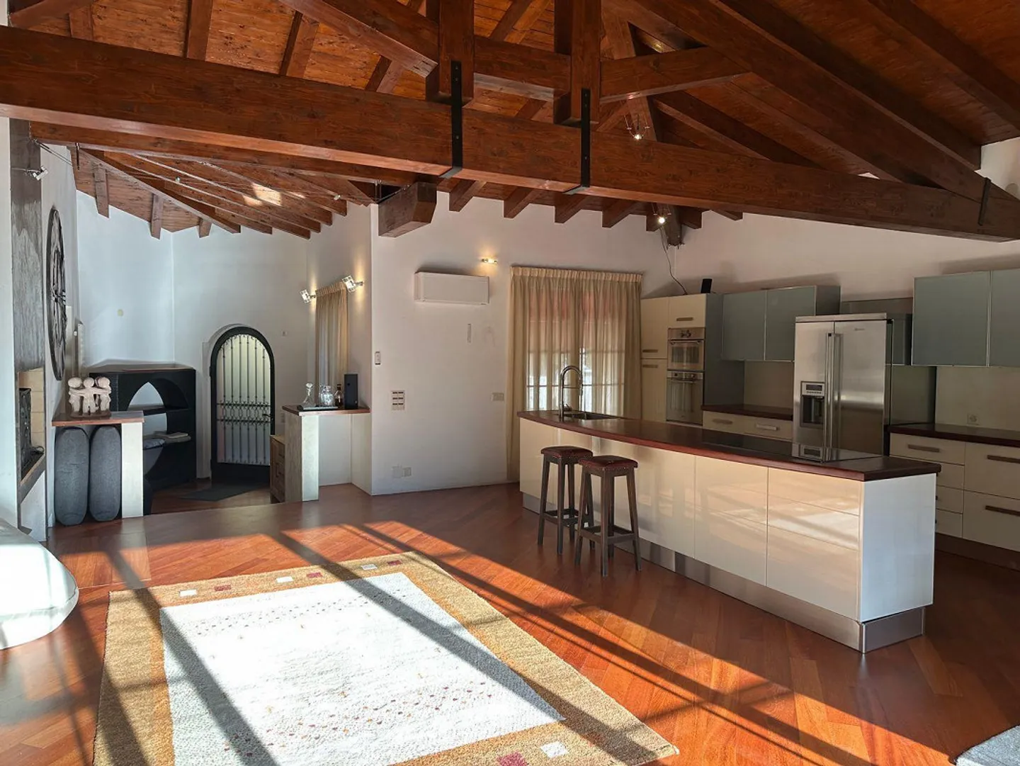 Villa with Panoramic Pool - Photo 9 of 21