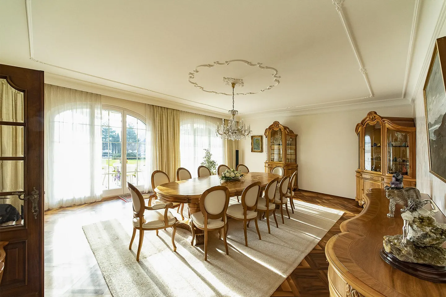High-quality country villa in impressive surroundings - Photo 5 of 12