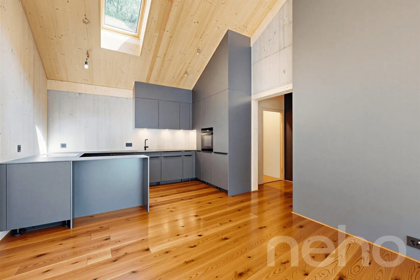 Stylish Penthouse with Mountain View - Photo 4 of 12