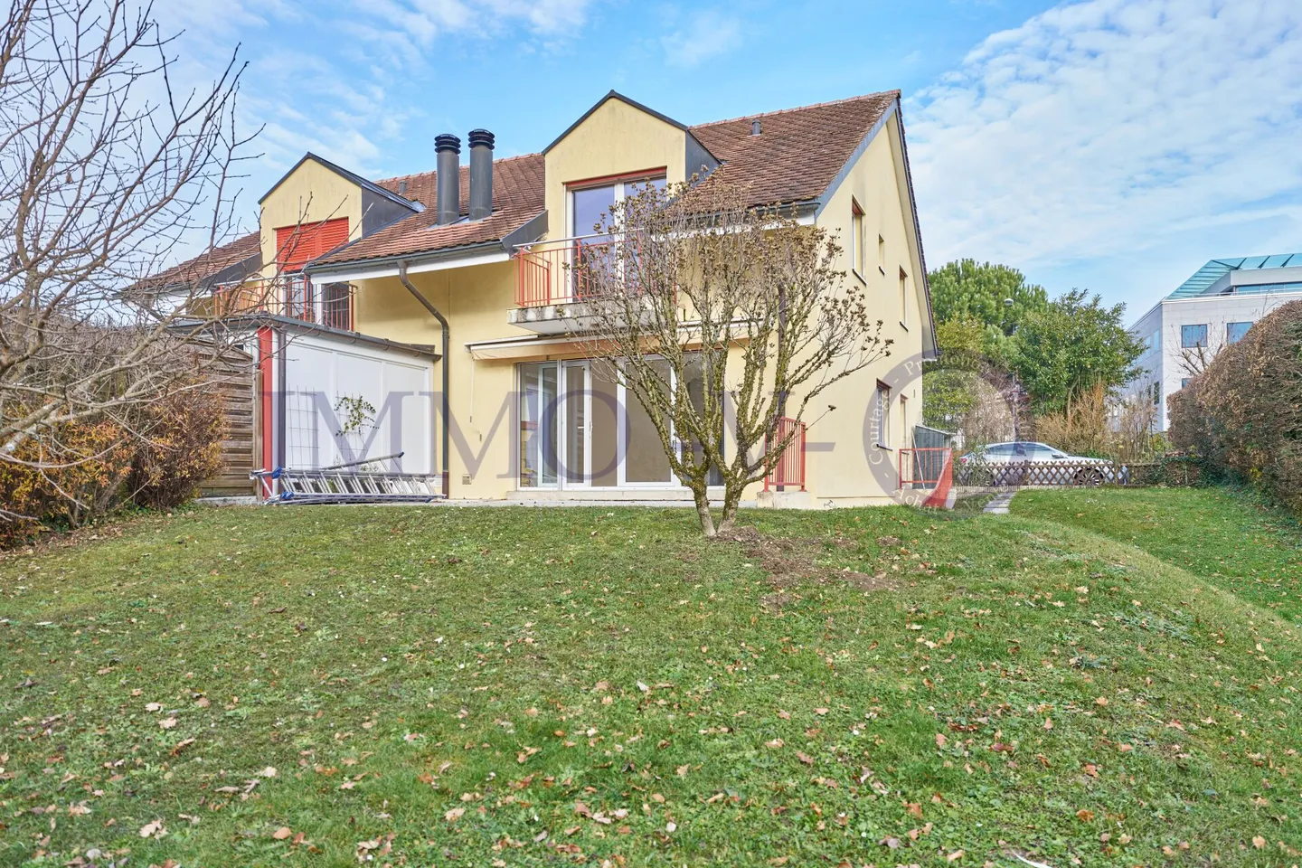 GERÄUMIG MIT GROSSEN GARTEN IN RUHIGER LAGE - Foto 1 von 10