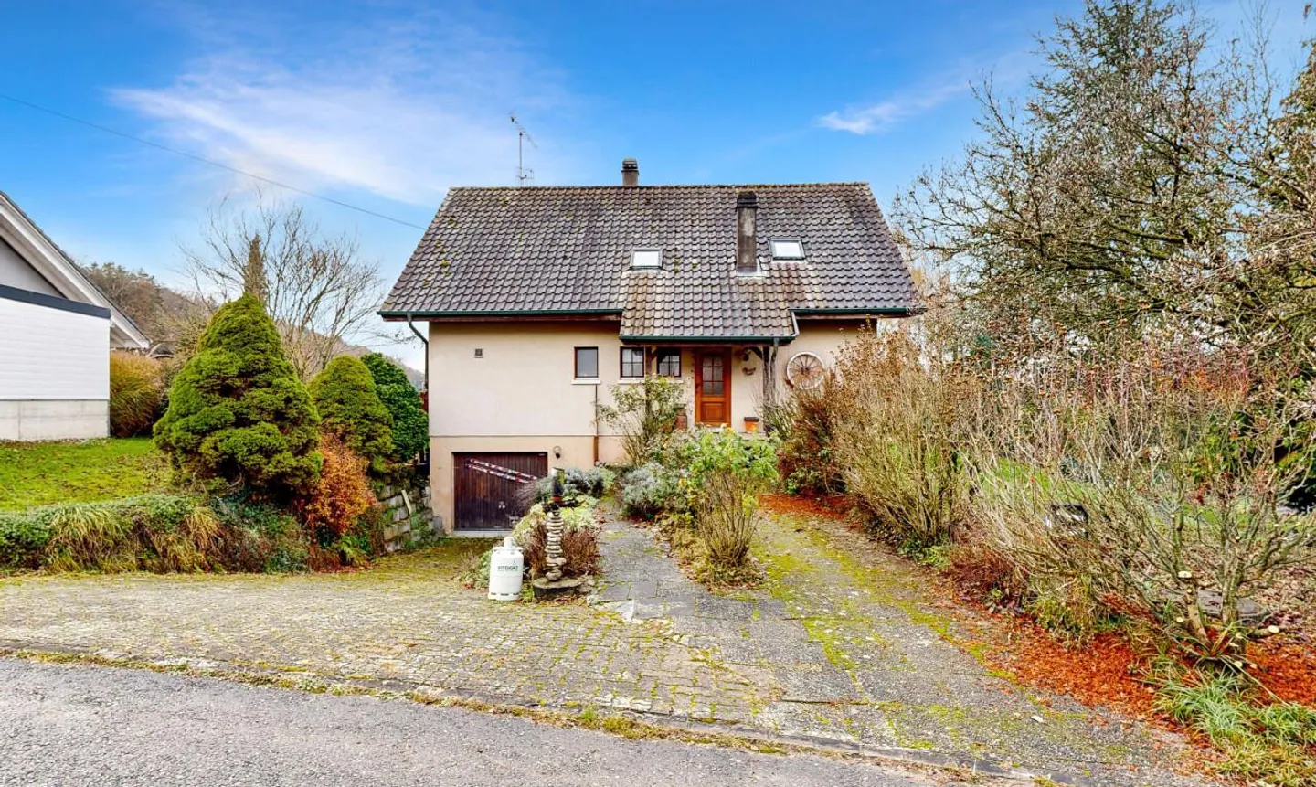 Casa indipendente su un grande terreno tranquillo - Foto 1 di 11