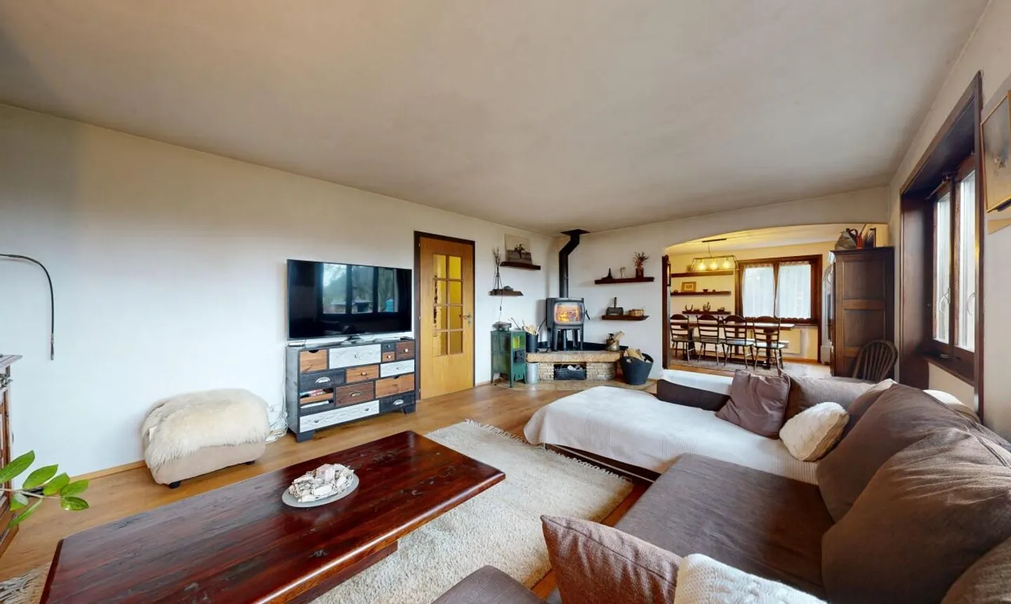 Casa indipendente su un grande terreno tranquillo - Foto 2 di 11