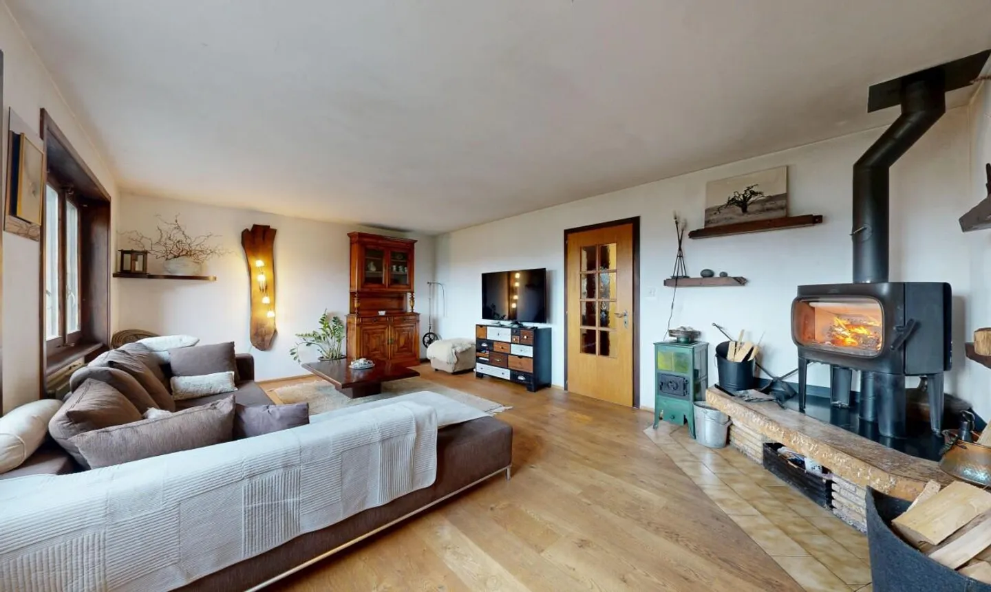 Casa indipendente su un grande terreno tranquillo - Foto 3 di 11