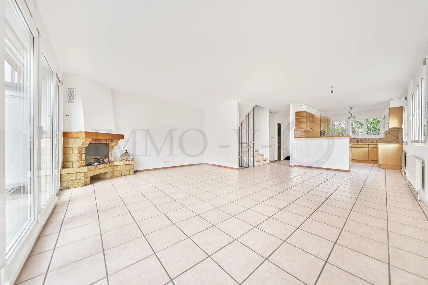 GERÄUMIG MIT GROSSEN GARTEN IN RUHIGER LAGE - Foto 3 von 10