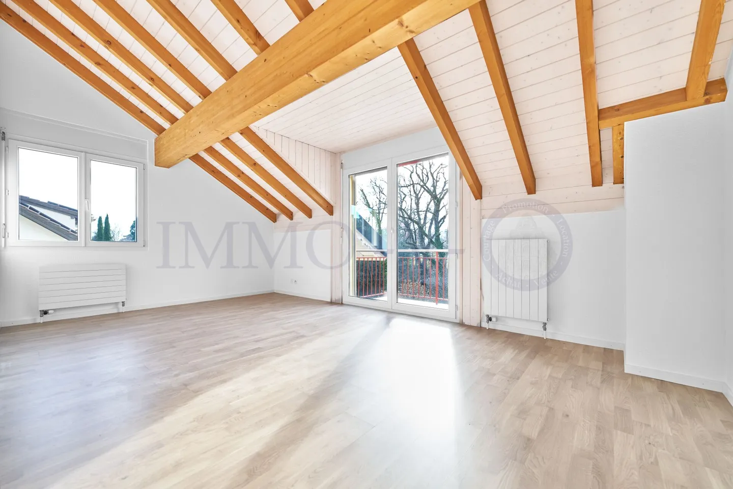 GERÄUMIG MIT GROSSEN GARTEN IN RUHIGER LAGE - Foto 6 von 10