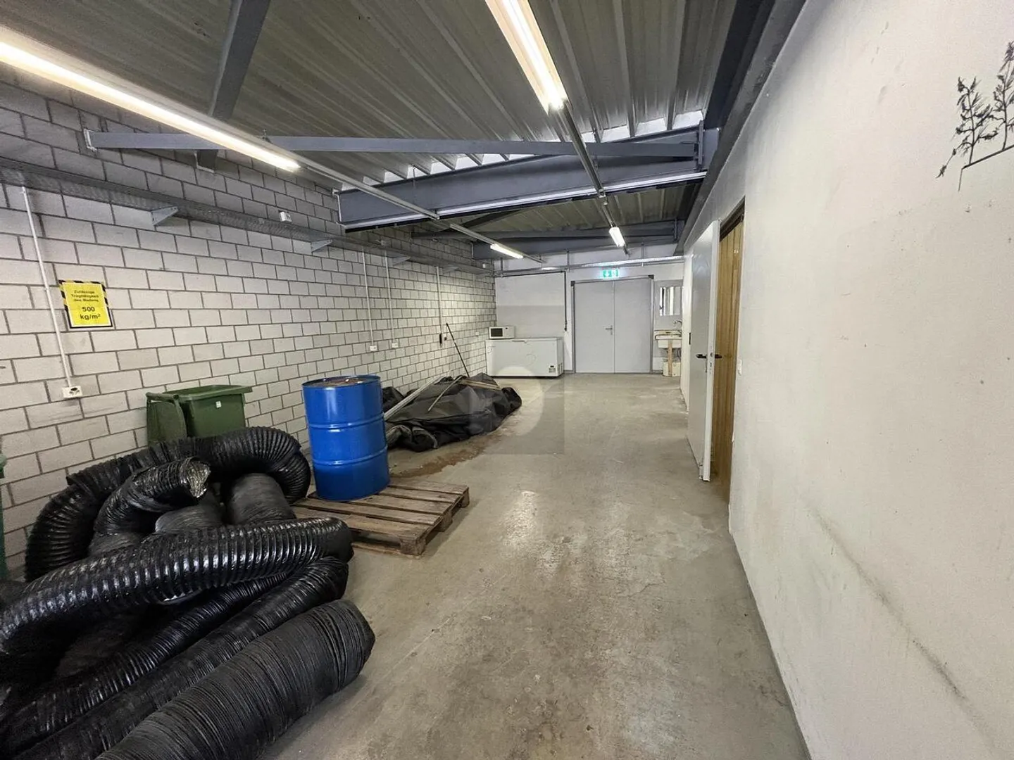 Vielseitig Nutzbare Fläche - Foto 3 von 6