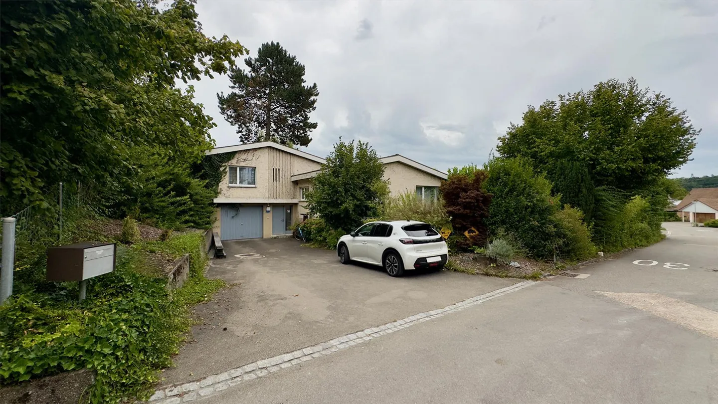 Charmante maison individuelle de 5,5 pièces avec un magnifique jardin et une piscine - Photo 16 sur 16