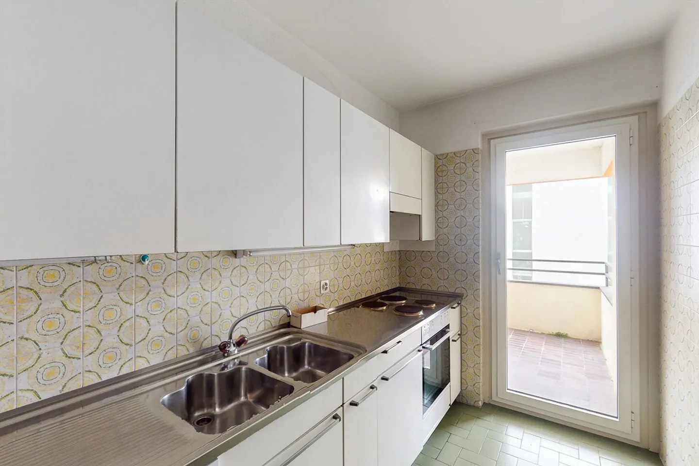 Spacious apartment with park view on the island - Photo 2 of 9