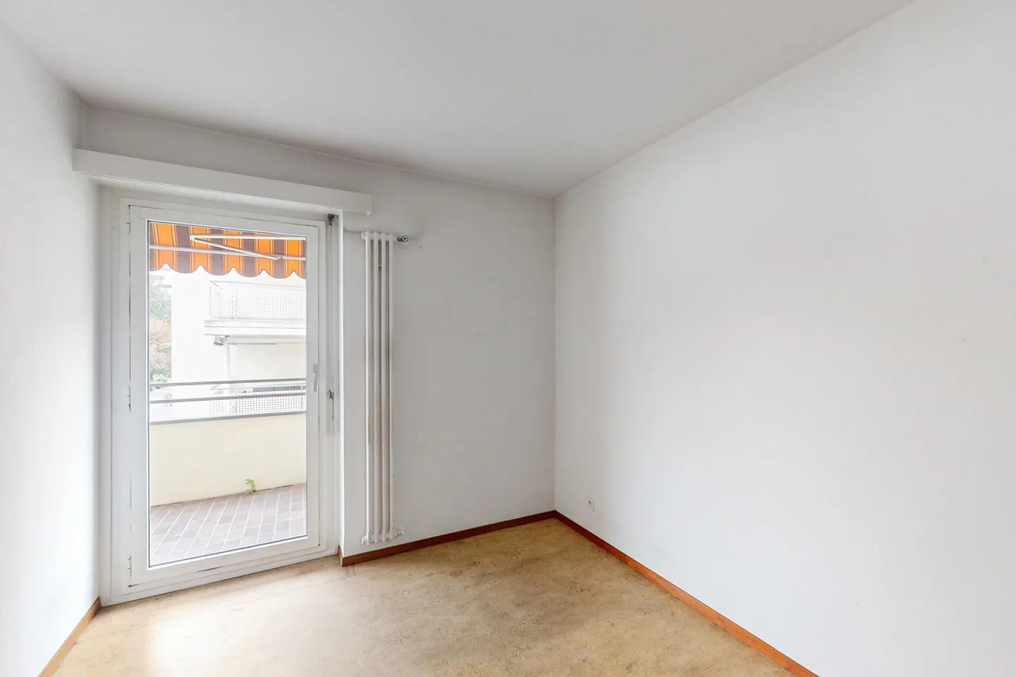 Spacious apartment with park view on the island - Photo 6 of 9