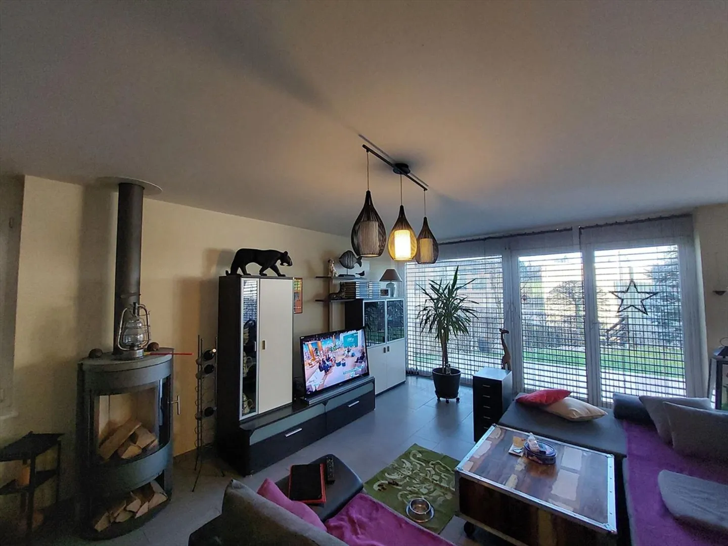 Wunderschöne zeitgenössische Villa mit großem Fenster - Foto 5 von 13