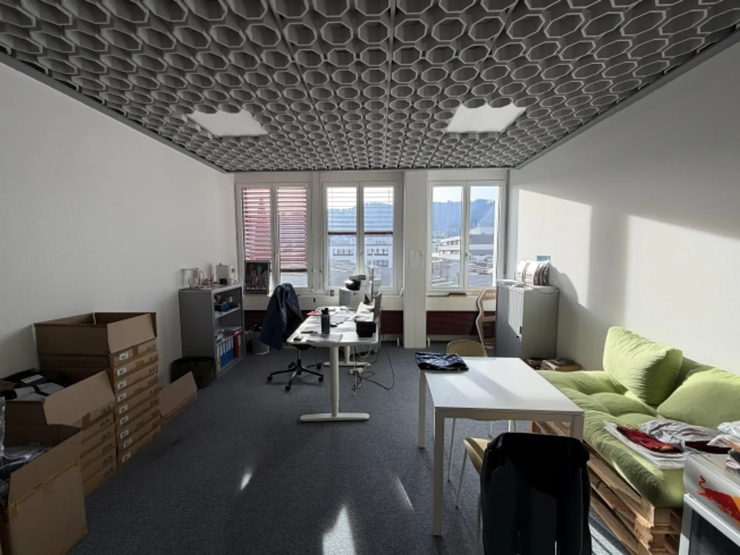 Office space for rent - Photo 1 of 2