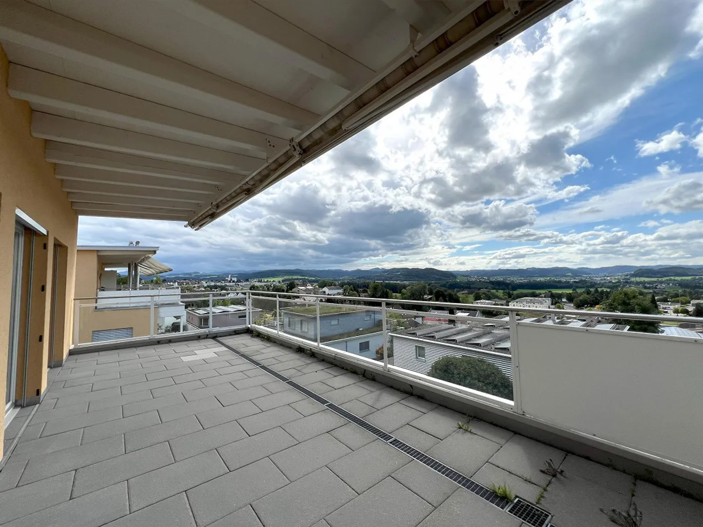 Luxuriöse Attikawohnung mit traumhafter Aussicht - Foto 6 von 15