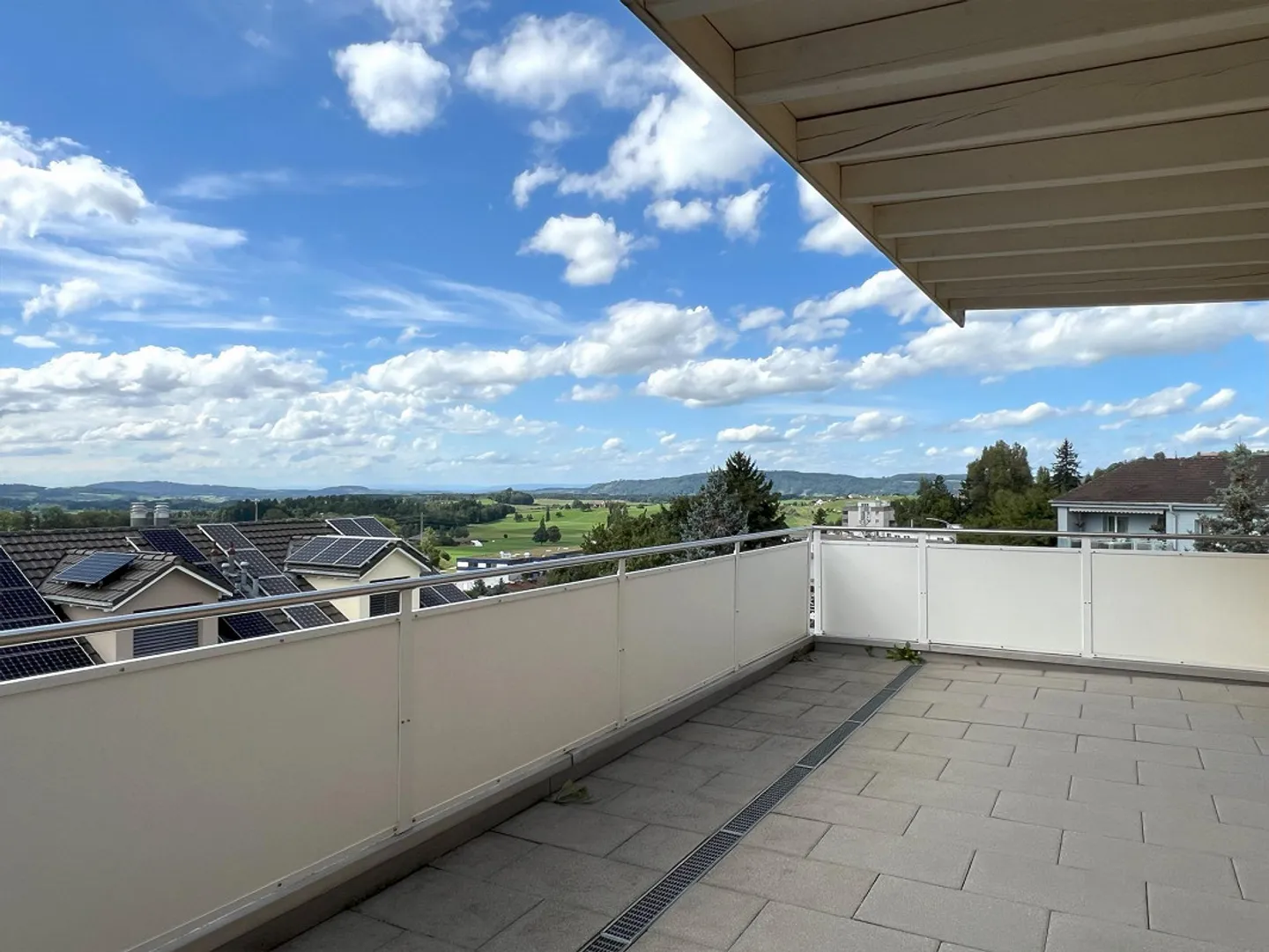 Luxuriöse Attikawohnung mit traumhafter Aussicht - Foto 7 von 15
