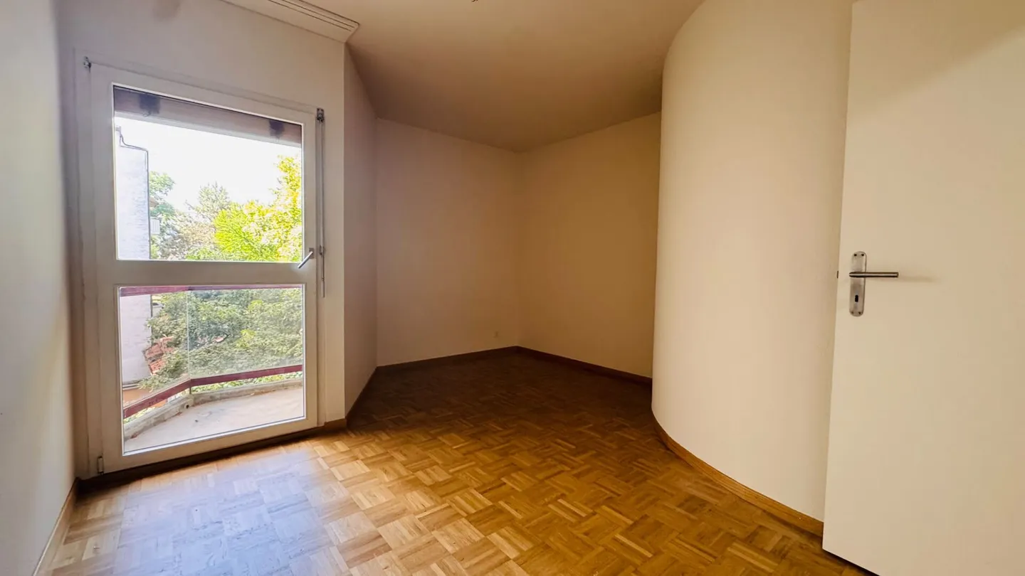 Beautiful 3.5-room apartment with new kitchen, new bathroom, small balcony and cellar compartment - Photo 4 of 8