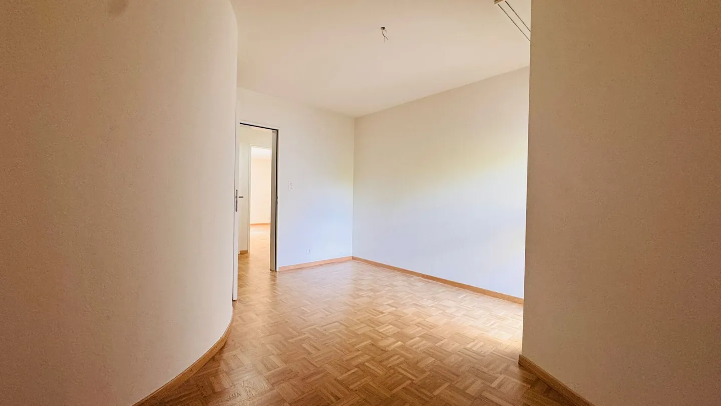 Beautiful 3.5-room apartment with new kitchen, new bathroom, small balcony and cellar compartment - Photo 5 of 8