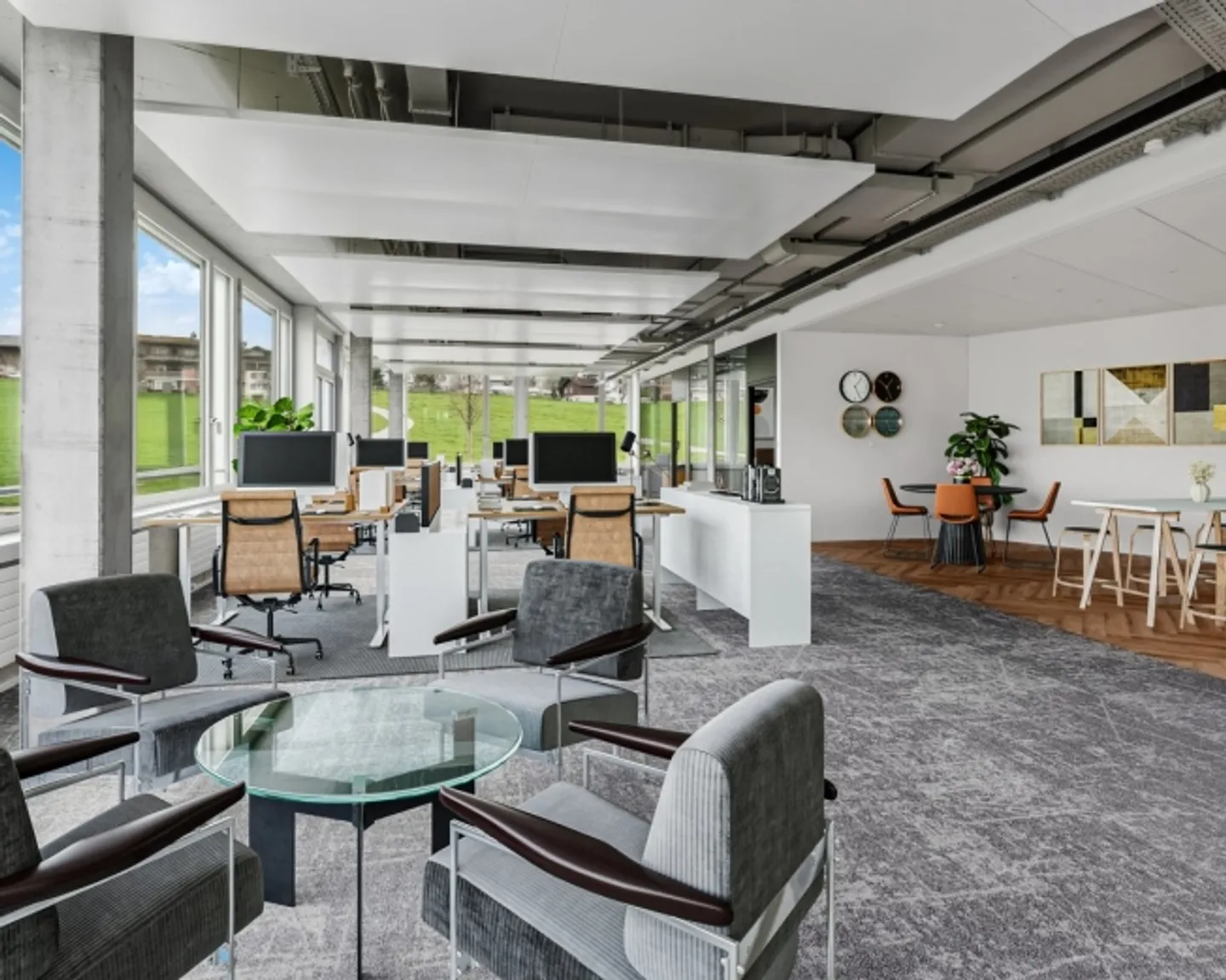 Bureau hautement développé avec un espace assis directement devant l'entrée - Photo 7 sur 10