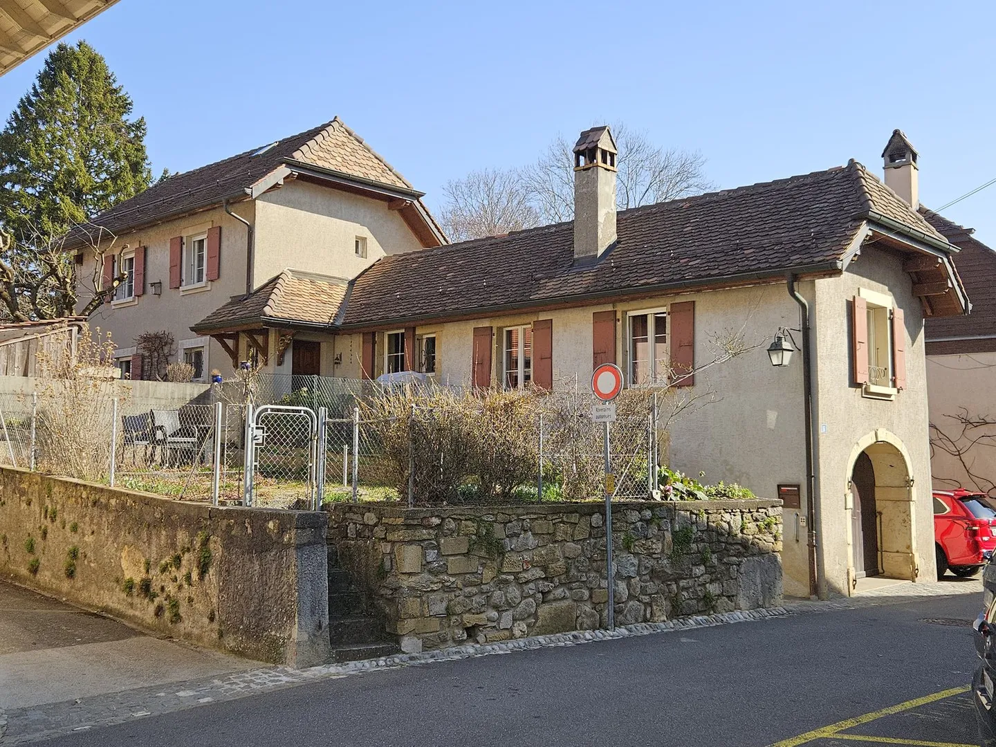 Grange de village avec grand jardin - Photo 1 sur 10