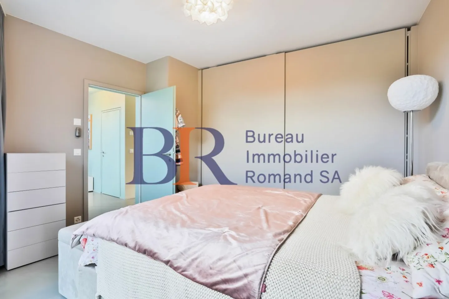Apartment with terraces and private garden in Pregny-Chambésy - Photo 4 of 8