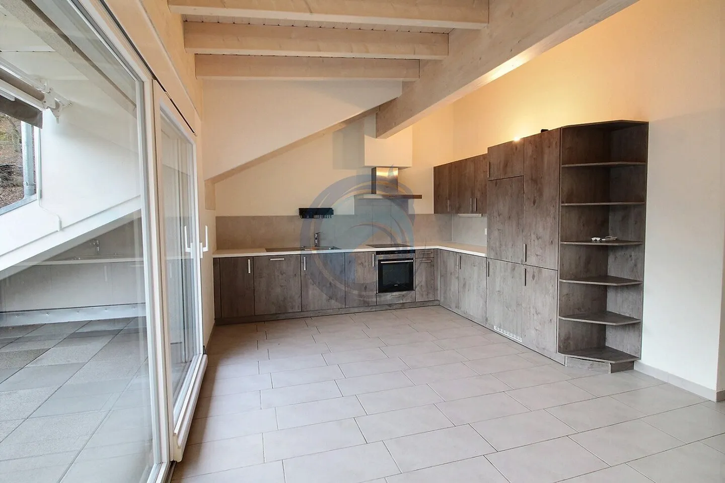CHARMANT APPARTEMENT 4,5 PCES AU DERNIER ETAGE - LIBRE DE SUITE - Photo 5 sur 14