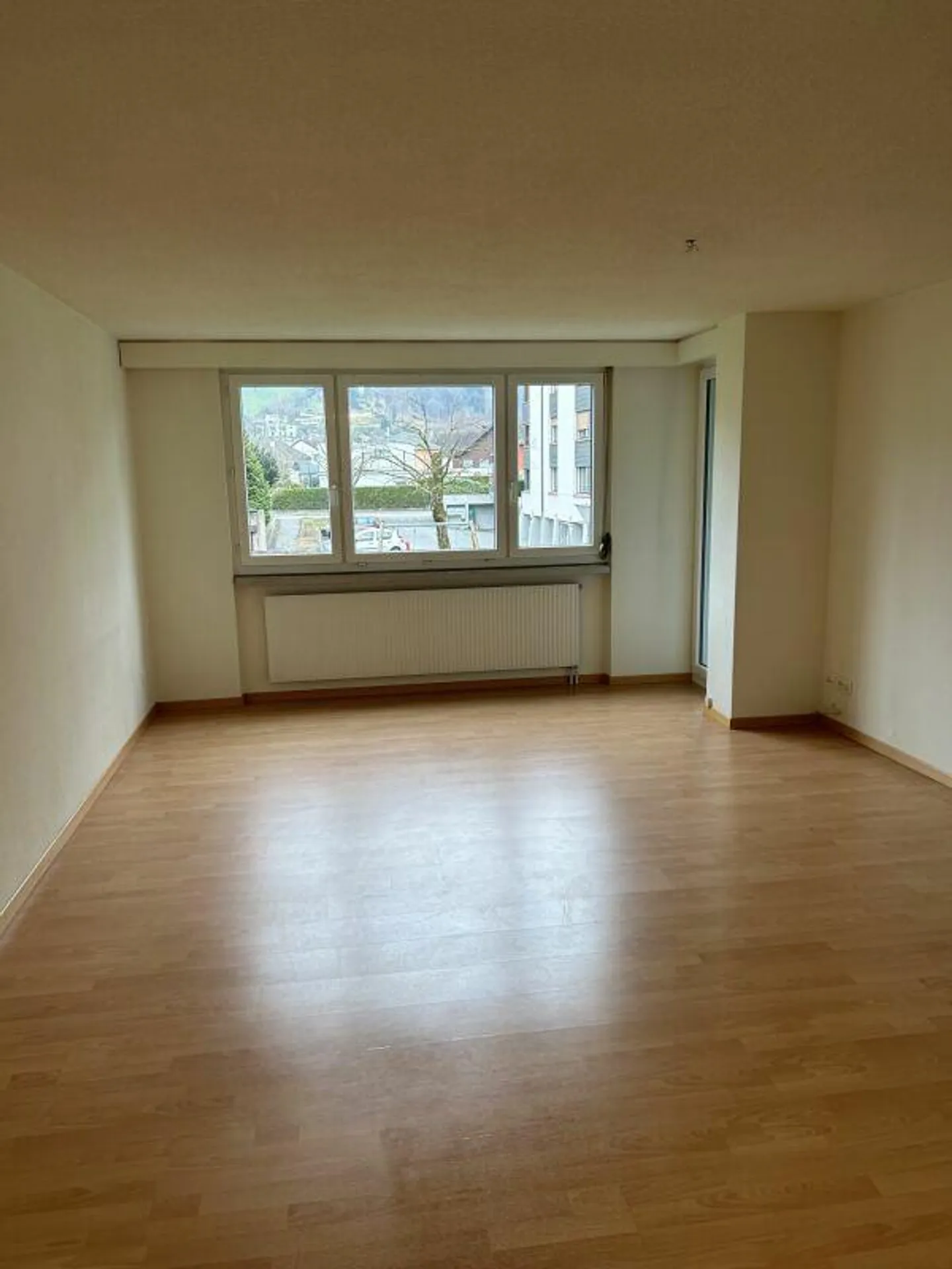 Geräumige Wohnung mit Spielplatz - Foto 3 von 5